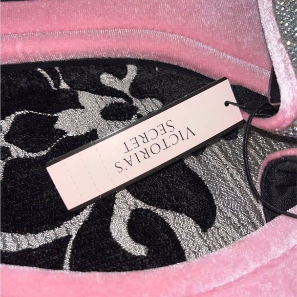 NEW Victoria’s Secret Embellished Pink Velvet Slides Size M - Picture 9 of 11